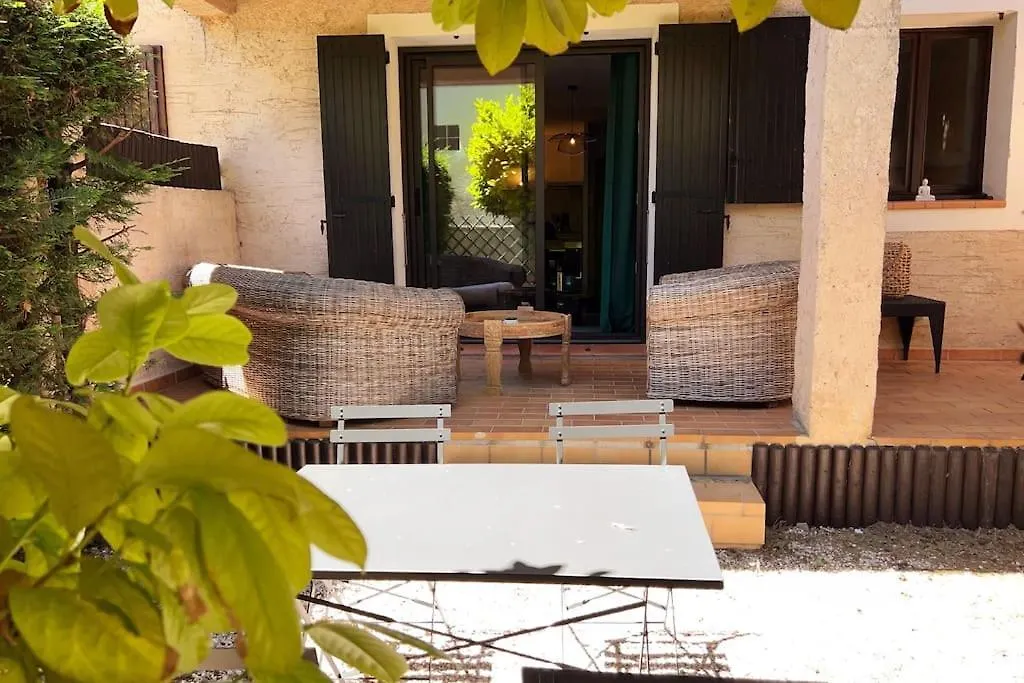 Apartmán Cocoon'Isle - Jardinet- Jacuzzi LʼIsle-sur-la-Sorgue