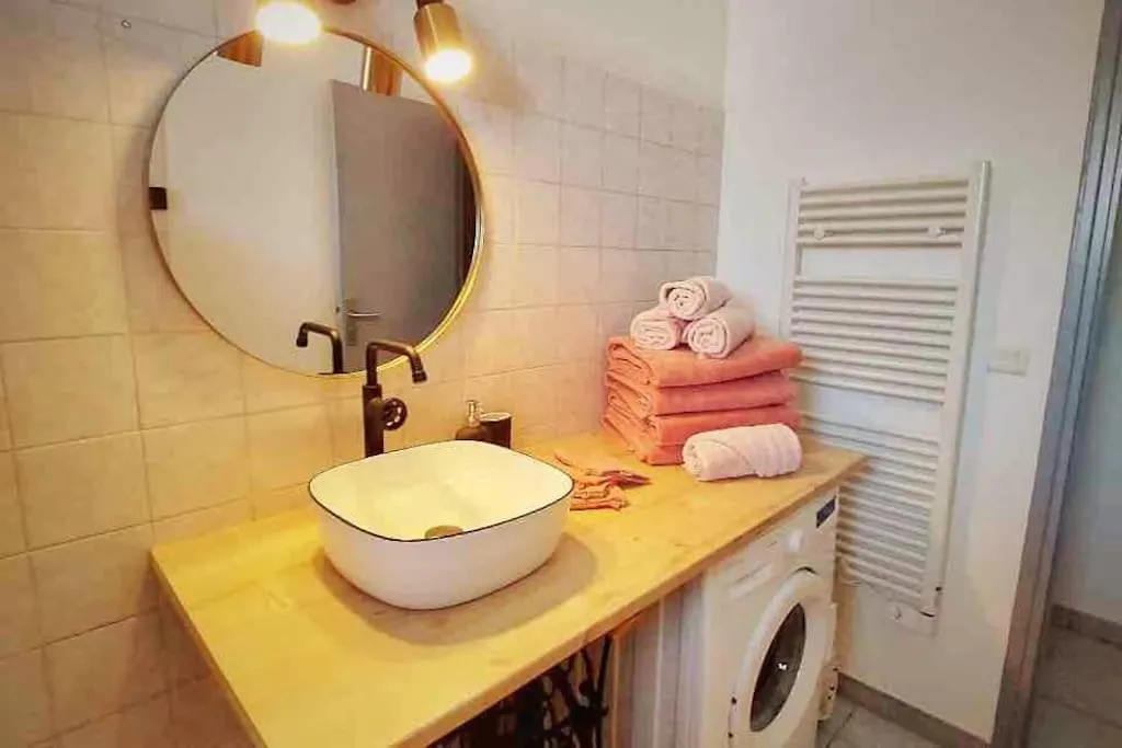 Apartmán Cocoon'Isle - Jardinet- Jacuzzi LʼIsle-sur-la-Sorgue