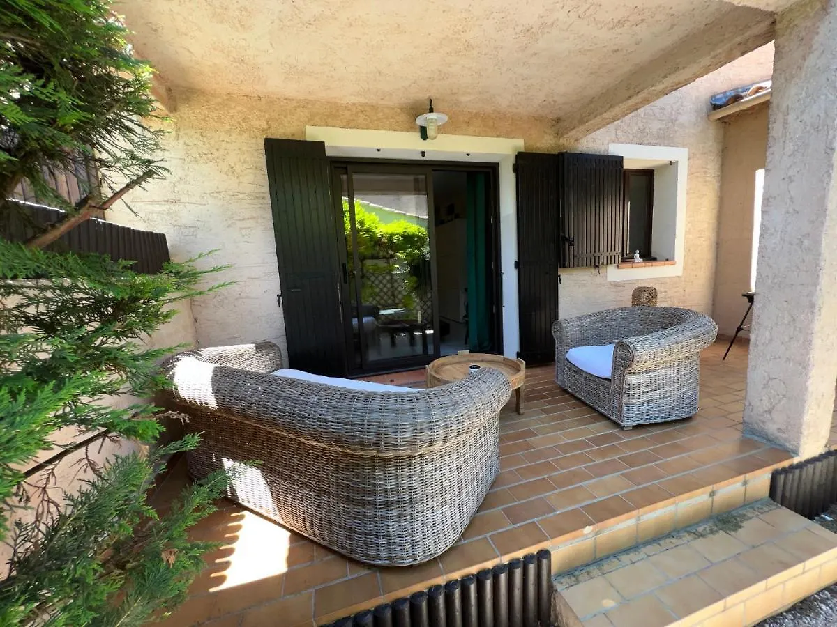 Apartmán Cocoon'Isle - Jardinet- Jacuzzi LʼIsle-sur-la-Sorgue